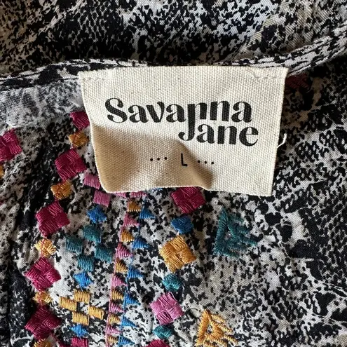 Savanna Jane Flowy Embroidered Snake Skin Blouse Sz L Size L