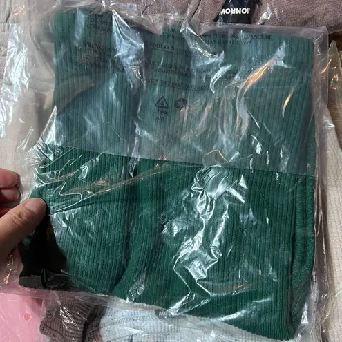 NWT Monrow Gal Green Brushed V Neck Tank Top Medium ribbed Green