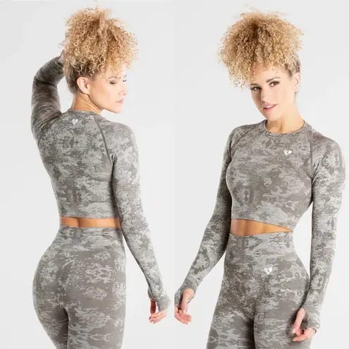 women's best WOMEN’S BEST CAMOUFLAGED LONG SLEEVE SEAMLESS CROP TOP SIZE SMALL