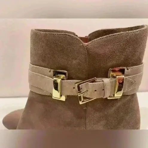 Joan & David ‎ Women’s Suede Leather Tan Color Ankle Booties Size 9.5
