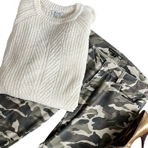 Ymi Camo ankle pants with zippers