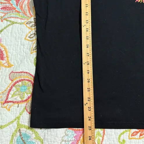 Medium women’s graphic t