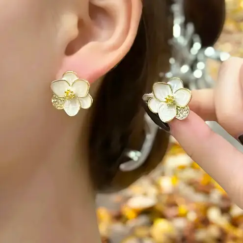 Bloom Flower Stud Earrings Exquisite Rhinestone Accent Enamel Finish Alloy Gold