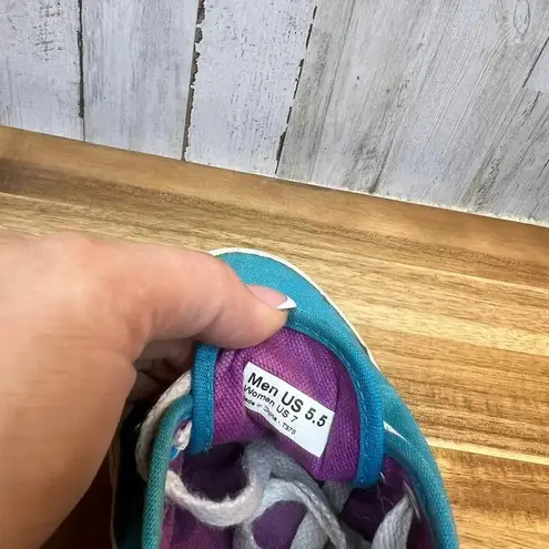 Vans  Authentic Women's Size 7 Light Blue/White Low‎ Top Lace Up Skate Shoes