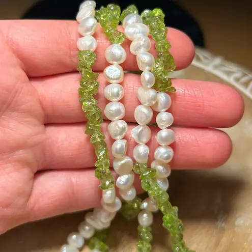 infinity NWOT Genuine White Pearls & Green Peridot Chip  Wrap Necklace