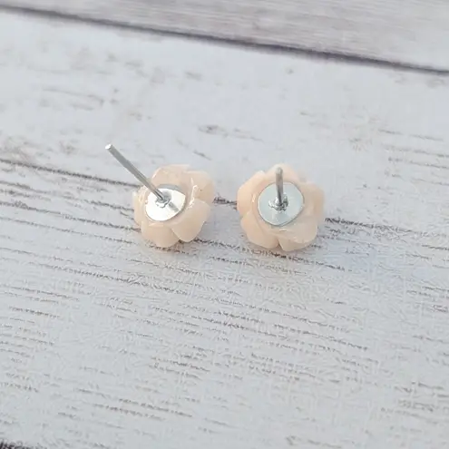 Vintage Stud Earrings Light Peachy Cream Tone Flower Dainty 3/8"