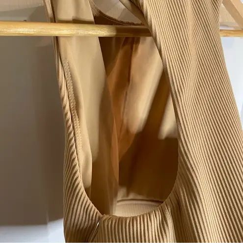 NEW Tone It Up Tan Ribbed Sports Bra With Removable Pads Size Medium