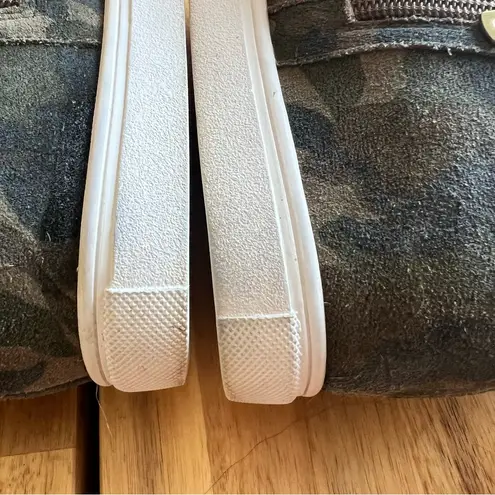 Blondo Camo Waterproof Suede Slip-On Sneakers Ankle Booties size 7