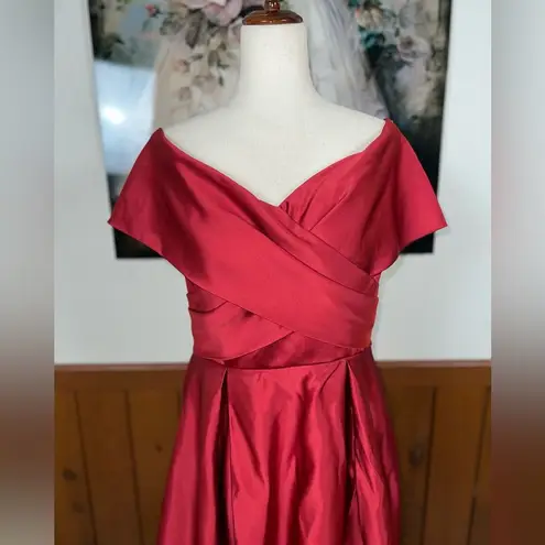 Gorgeous New Lavetir Red Satin Pageant/Prom/Bridesmaid Gown! Size 12