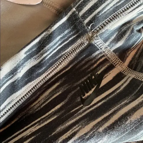 Nike  Black and White Patterned Leggings Large