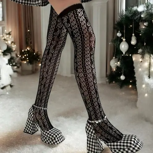 Black Lace Hollow - Image 2