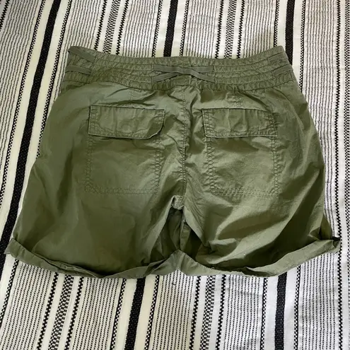 Banana Republic  Green High Rise Belted Drawstring Button Up Safari Shorts size 2