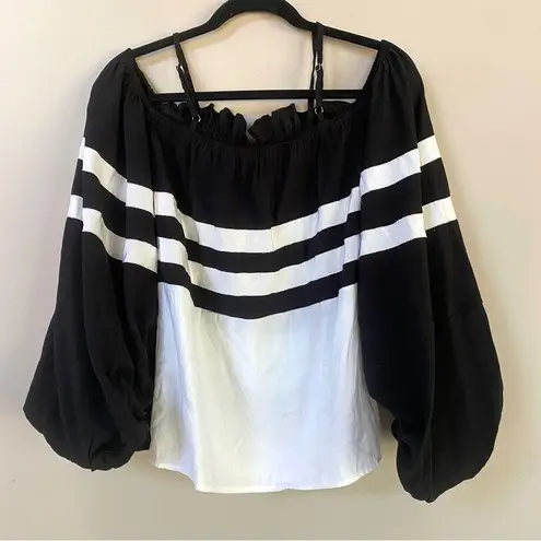 TOV Holy black & white off shoulder balloon sleeve blouse EU Sz 38 US Medium