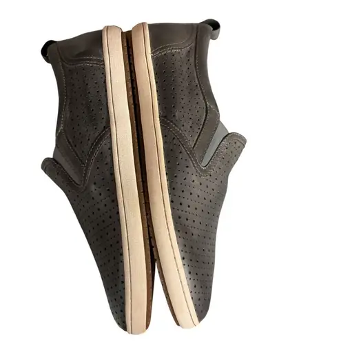 Taos Women's Size 9.5 Leather Court Sneaker In Steel Grey Slip On Comfortable Gray