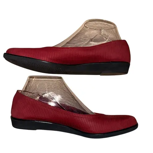 Salvatore Ferragamo Salvatore Ferragamo Women's Red Ribbed Pointed Toe Ballet Flats Size 8 Narrow