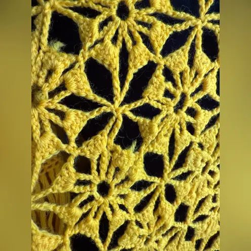 Vintage handmade flower power fringe crochet shawl Gold Size L