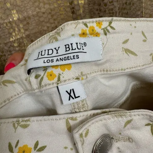 Judy Blue Boho White Yellow Floral Flower Print Stretchy Jean Shorts XL