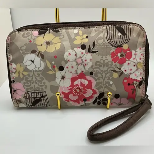 LeSportsac A Cute Floral Print Nylon Zip Wallet Wristlet