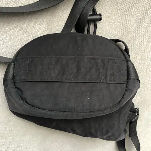 Alo Yoga Cross Body Bucket Bag Black