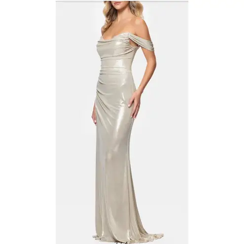 Betsy and Adam Champagne Glitter Knit Off-Shoulder Gown - 4