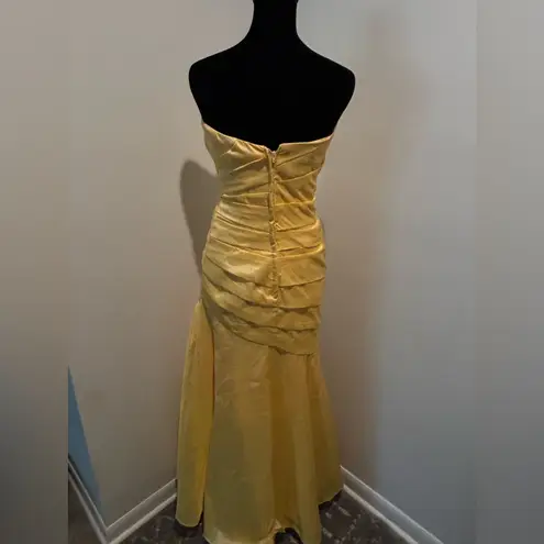 ALEXIA DESIGNS Yellow Long Ruched Strapless Tafetta Prom Formal Dress Small/6 Gold