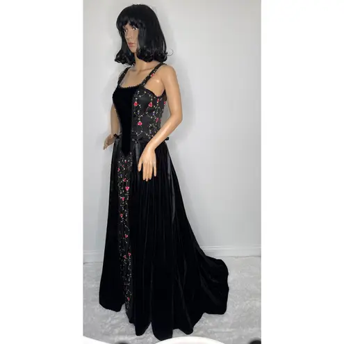 Late 80s Jeannie Nitro Gothic black velvet silk floral embroidered corset gown s