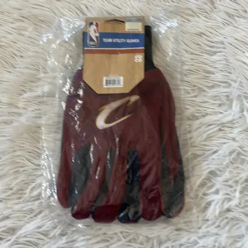 Nba  Team Cleveland Cavaliers utility gloves in burgundy one size