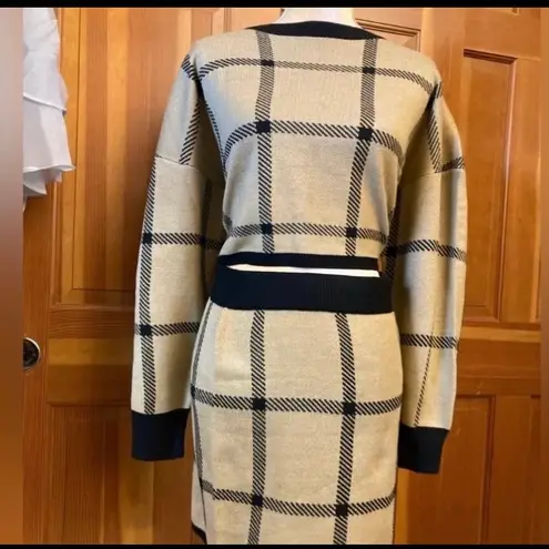 Lavishly Paris Nwt, Women’s Designer Plaid Knit Sweater and Skirt Set.