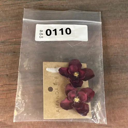 0110 NWT Amanda Blu Matte Coated Flower Earrings Burgundy w/Gold Tone Center Red