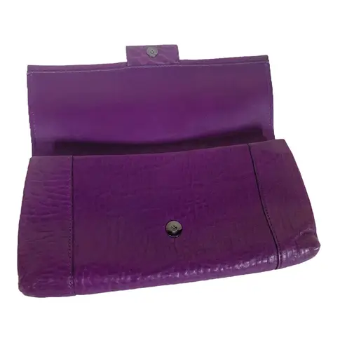 REED KRAKOFF PEBBLED PURPLE LEATHER CLUTCH BAG W/DUST BAG