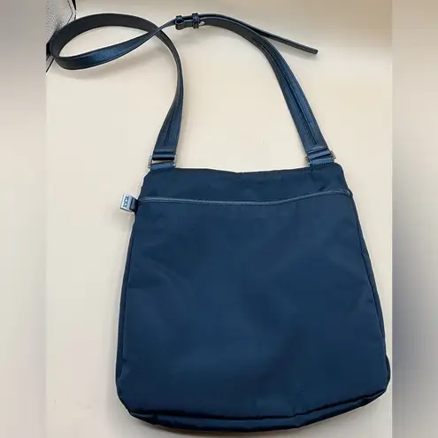 Very Rare TUMI Crossbody Travel Bag Black Nylon Magnetic Closure Flap Handbag