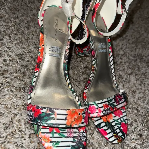 Worthington NWT  Floral Strappy Wedge Sandals