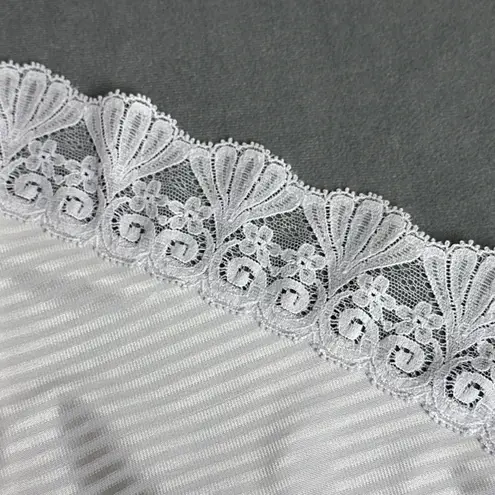 Vanity Fair Vintage Silver Gray Half Slip Medium BF Lace Trim Shimmery