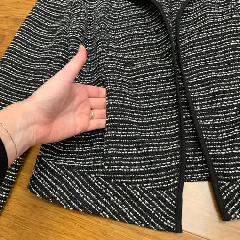 WHBM Women's Black & White Tweed Blazer Size 8 Career Casual Pockets Fitted Chic