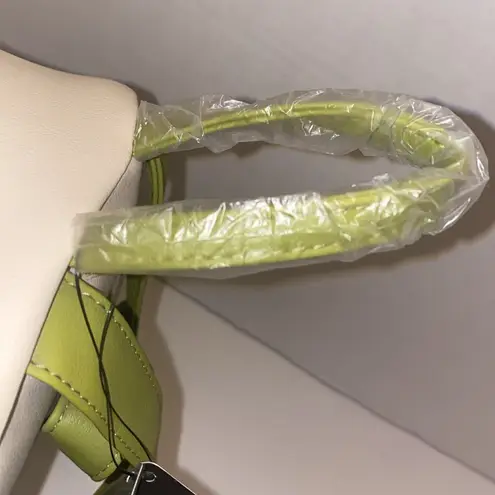 Lounge Fly DISNEY WINNIE THE POOH FLOWERS MINI BACKPACK