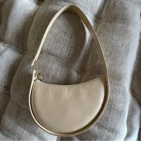 Cult Gaia
Nadia Half-Moon Shoulder
Bag