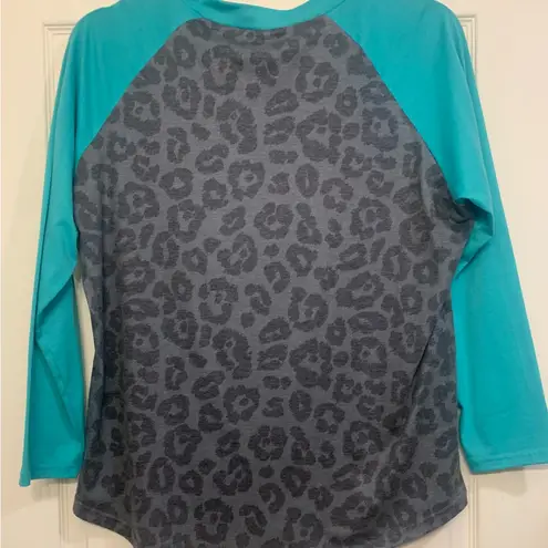 Crazy Train Cheetah Lighting Strike Graphic Christmas Theme XXL T-Shirt. 2568