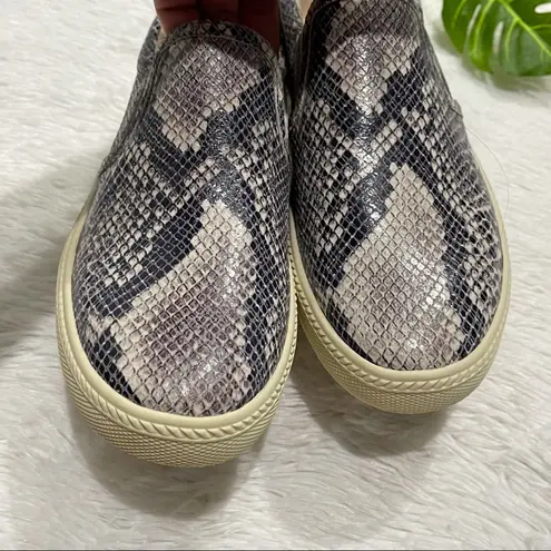 New Earth Snake Embossed Zen Groove Slip On Shoes Gray Size 7.5