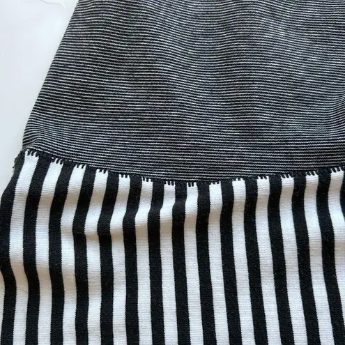 Lululemon Black White‎ Striped Long Sleeve Top Workout Athleisure Women’s Size 8