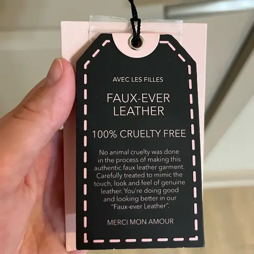 Avec Les Filles NWT Women's Faux-Leather Fitted
Blazer Size M