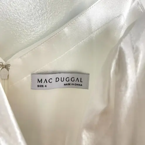 Mac Duggal Pleated Sleeveless Flowy Gown in White Size US 4