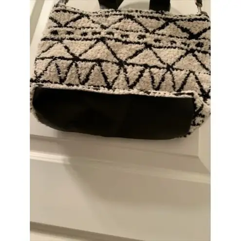 Universal Threads Universal Thread Print Shoulder Bag Crossbody Purse Black & Off White - Image 5