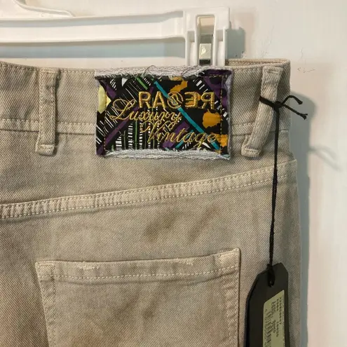 RaRe women's size 30 dirt distressed skull emblem stretch DHARLA 5 pocket jeans Tan