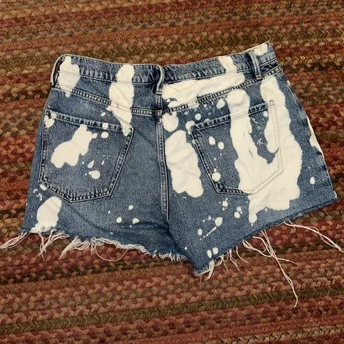 frame denim FRAME LE ULTRA BAGGY SPOTTED BLEACH DENIM CUT OFF SHORTS