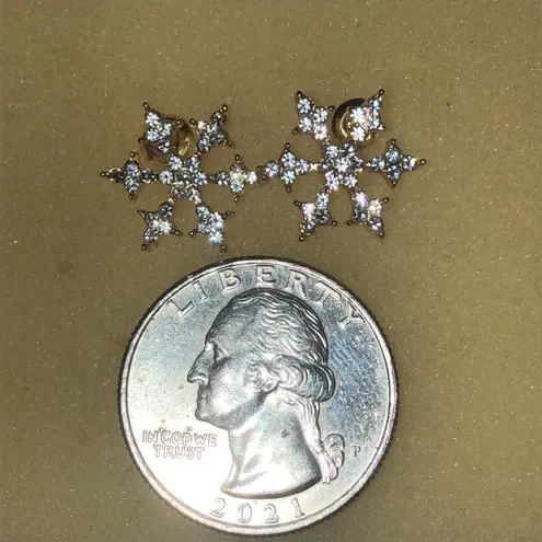 None Elegant Gold Tone CZ Rhinestone Boho Snowflake Earrings