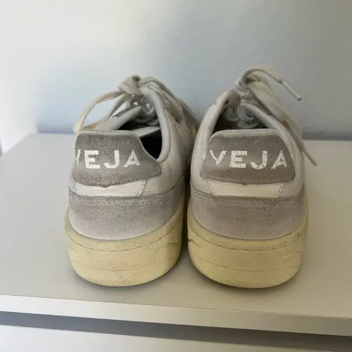 VEJA V-90 Leather and Suede Sneakers in Gravel White