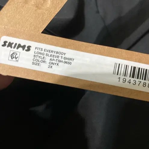 SKIMS Fits Everybody Long Sleeve T-Shirt