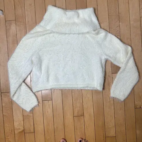 Urban Outfitters Cropped Cowl Neck Eyelash Soft Sweater Size XS