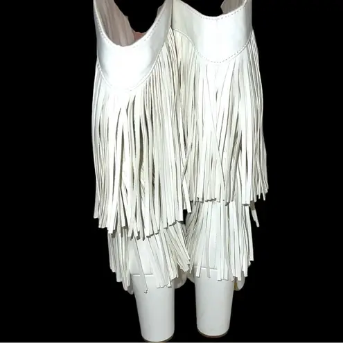 White super cute urban cowgirl style double fringed heeled boots! Size 8.5