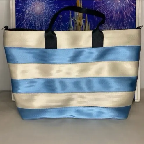 Disney parks x Harvey’s Alice in wonderland silhouette tote Blue